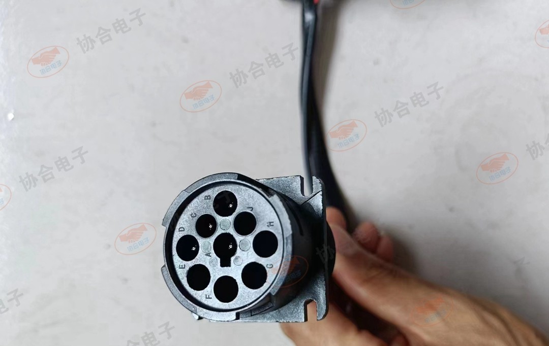约翰迪尔L14发动机电脑板快捷诊断插头连接诊断设备